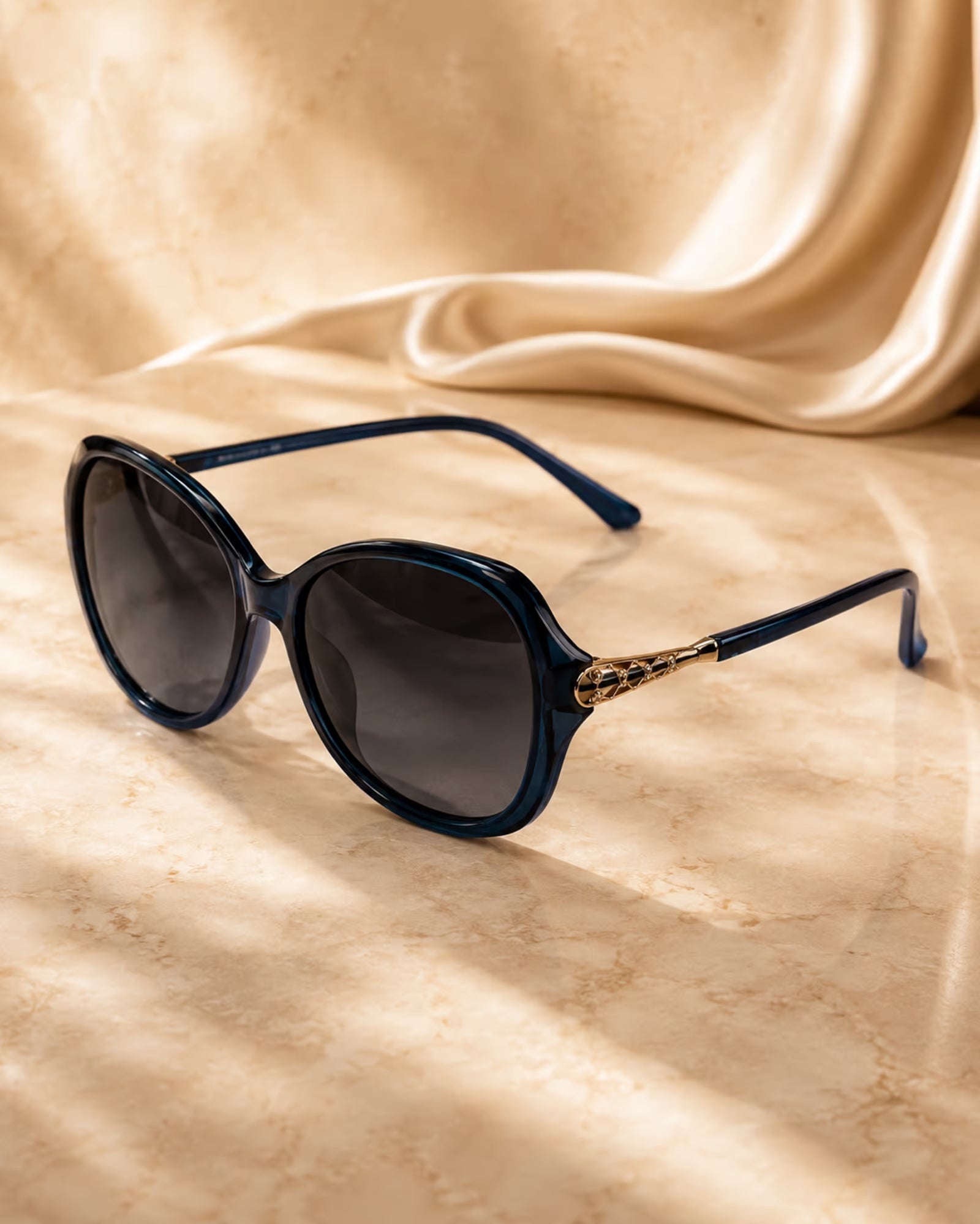 Detailed view of Amber sunglasses frame